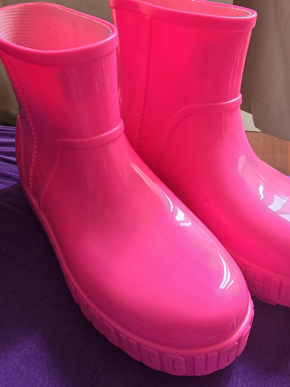 UGG Rainboot SZ8